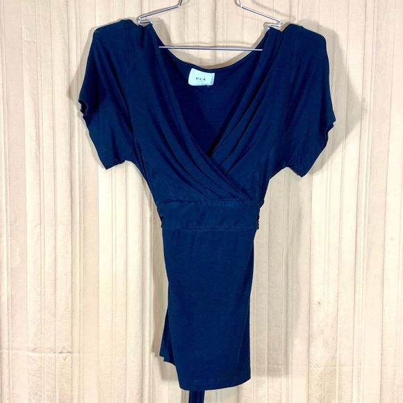 🌟 ECI Sash Waist Black V Neck Top Size L - Picture 2 of 3